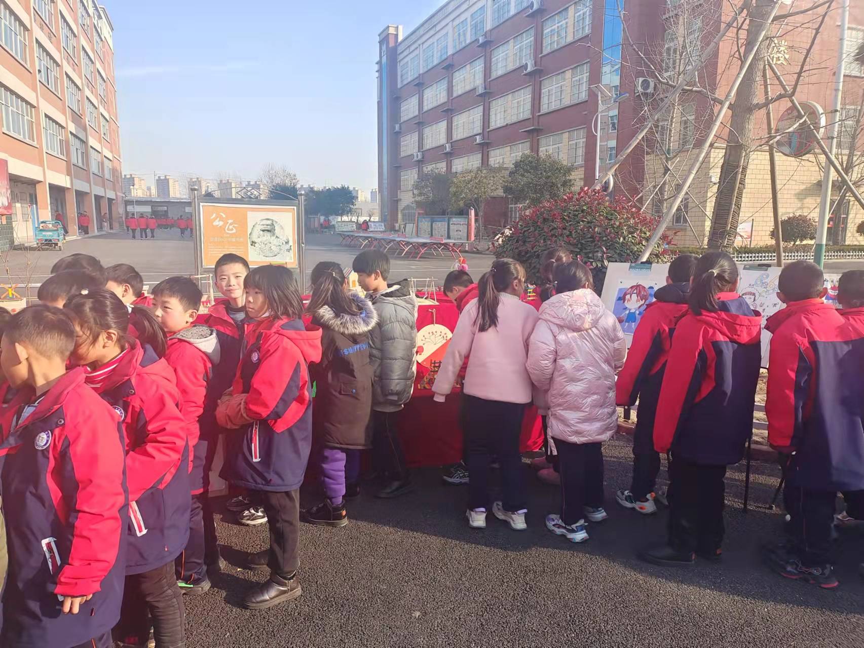 菏泽市定陶区清华园学校举办"庆元旦-迎新年"书画展