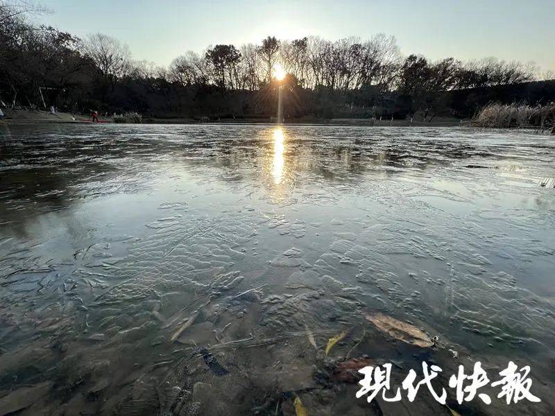 分之一|此地一湖现冰封美景