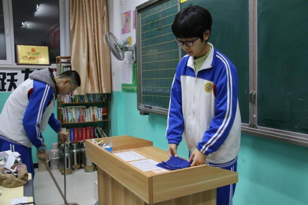 张家口东方中学丰富劳动体验提升育人实效扎实开展劳动教育课程实践