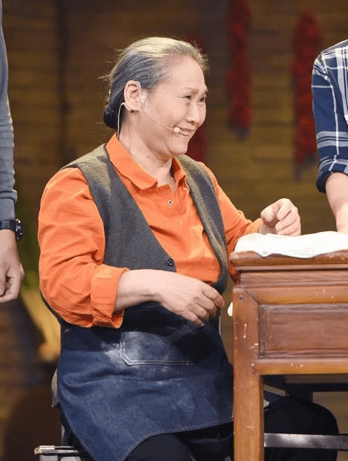 苇青:从河南老太到百亿宝藏配角,儿子毛孩带进剧组,大器晚成_角色