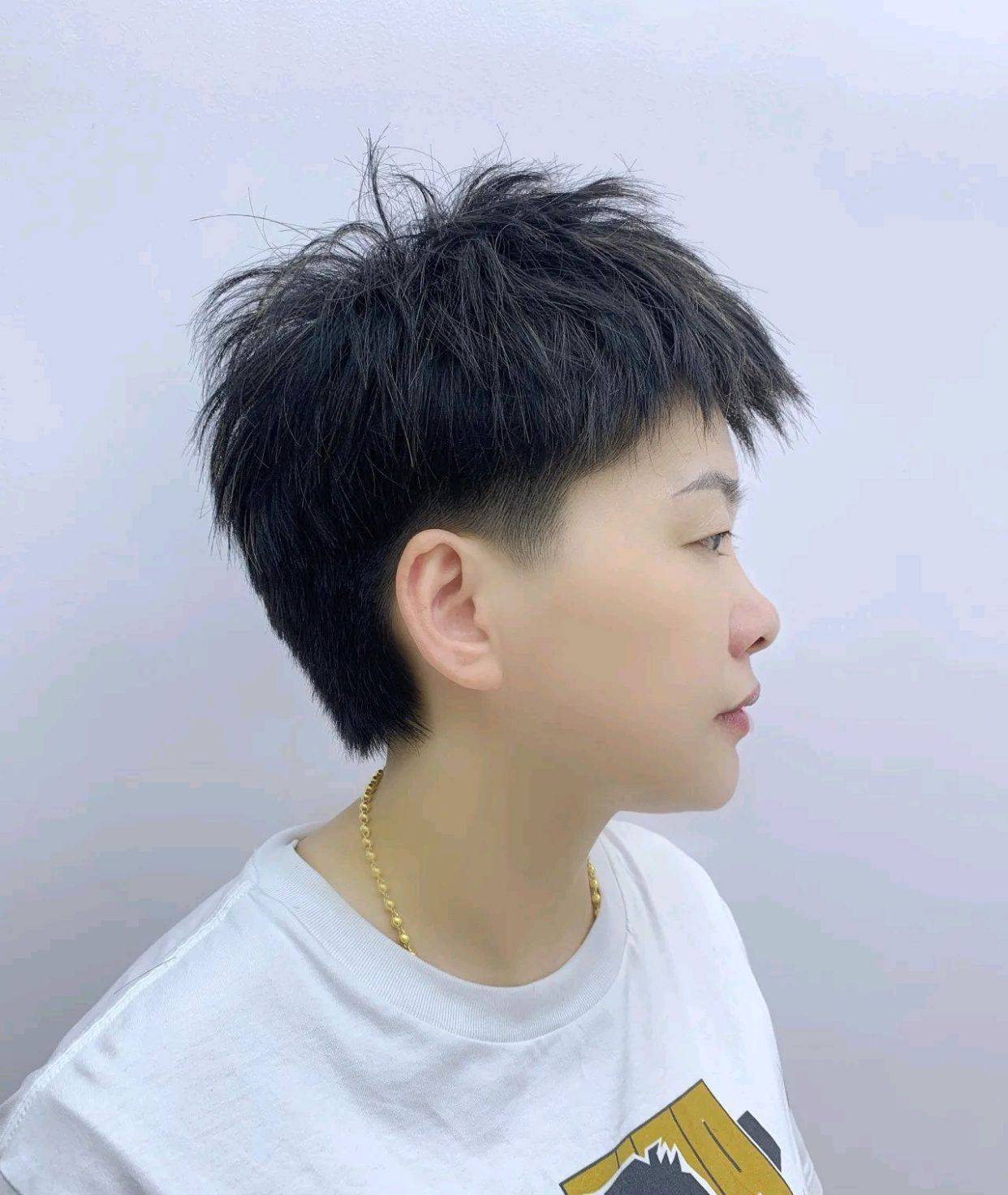 卷发做这4种发型，就像整容换脸，爱美女士都喜欢