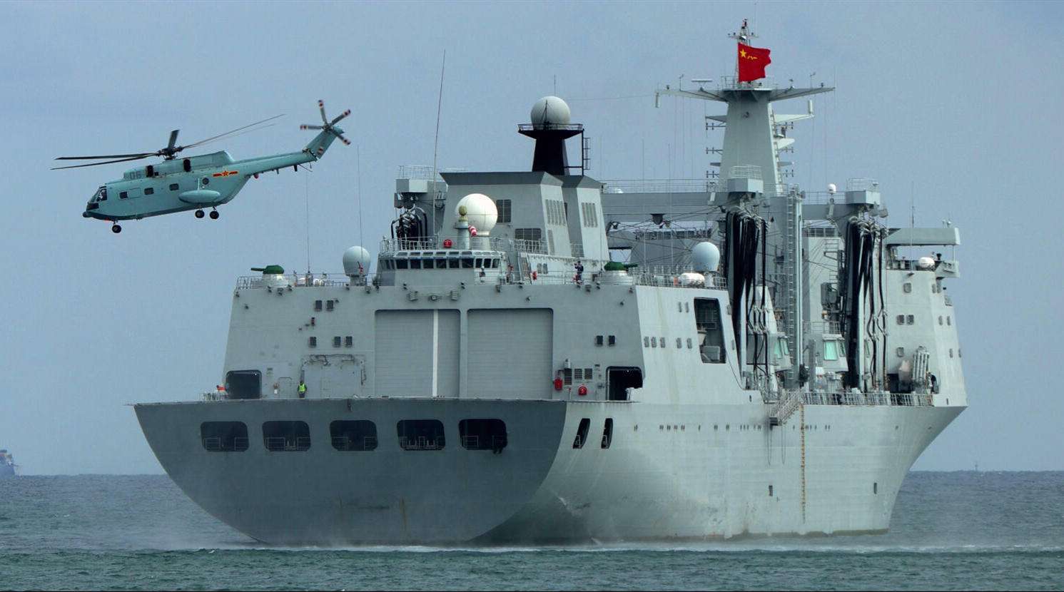 还有后来出现的,性能比直-8j更优越,适用于两栖作战的直-8c,而动力舱