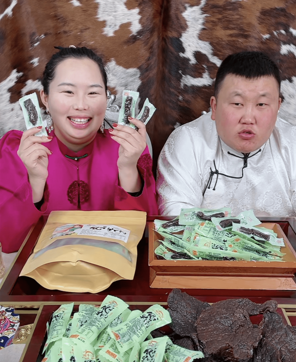 网红"达西"妻子疑怀孕,悄悄点赞网友评论,含蓄传达喜讯_视频_酸奶