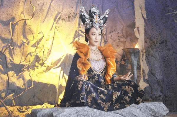 戏份 这令人窒息的审美,影视剧里的大胆配色,只要你敢想,导演就敢配