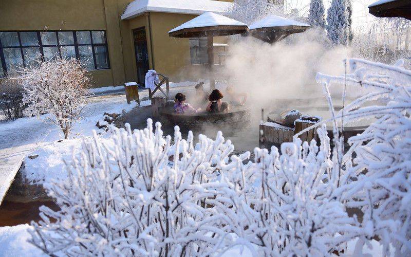 在着寒冷的冬天一起去泡温泉吧~如此的寒冷大家在外出活动锻炼时,还要