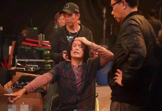 因为|周润发受伤缝5针仍坚持拍戏,而这10位明星也很敬业:这才叫演员