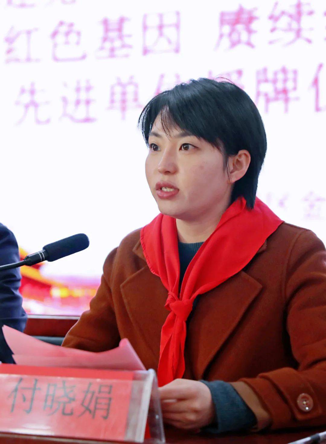 受全国红军小学建设工程理事会委托,12月30日上午,峄城区金寺红军小学