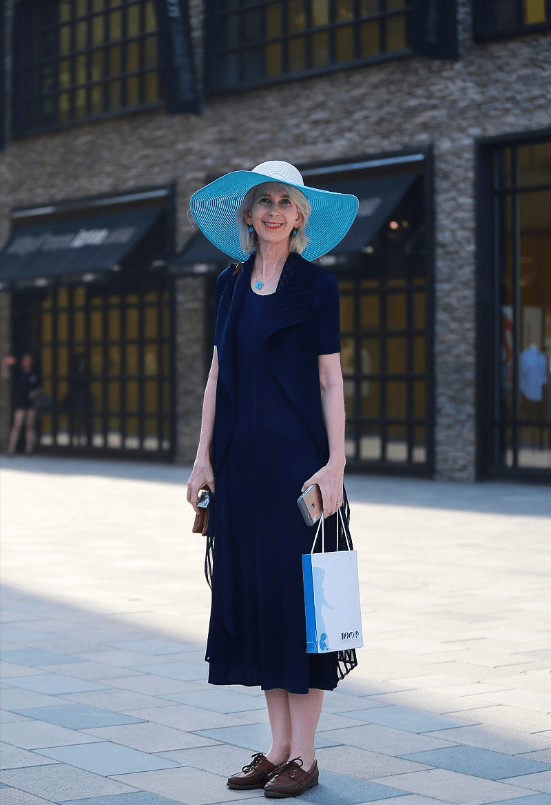 颜色 有种颜色看着就高级，成熟女性都爱穿，配好色就是“时髦精本精”