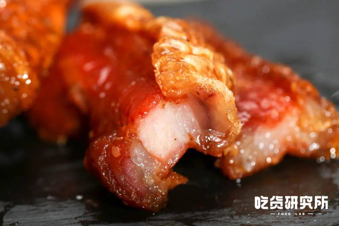 辣椒粉|几千万人对着它口水直流，新晋“街头地霸”脆皮五花肉我吃上了