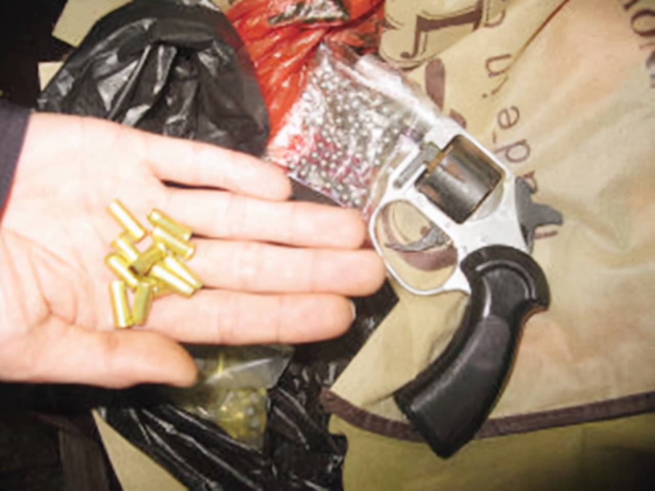 原创毒枭伍志坚被抓时尿了裤子请了22个律师做辩护最终下场如何