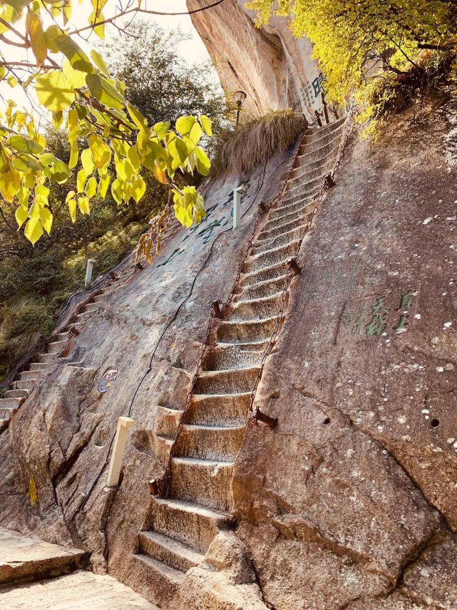擦耳崖上天梯接下来,华山君带大家去看看山上的那些"险"……以上景点