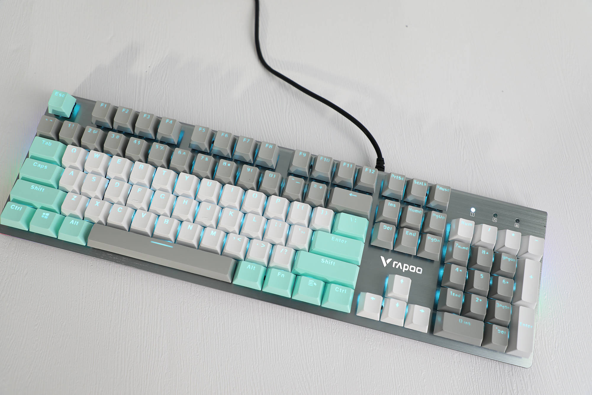 潮流时尚,多彩配色 雷柏v530防尘防水背光机械键盘赏析_按键_手感