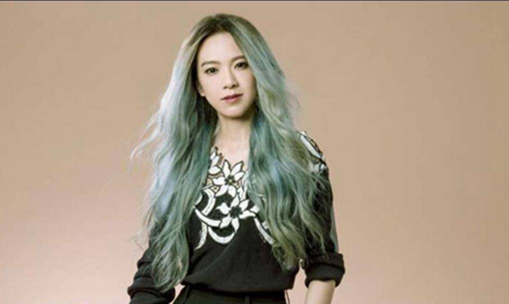 38岁歌手3月还清200万负债落魄街头卖艺想轻生曾因仙剑三爆红