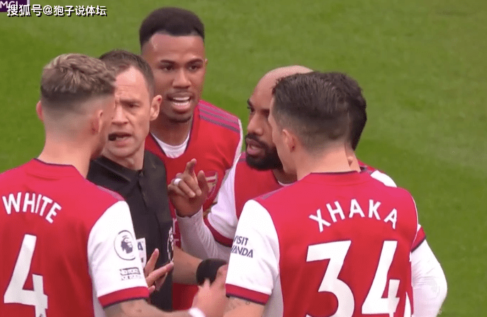 英超|2-1！补时逆转绝杀 英超15亿对决 2分钟内天堂到地狱：被判点球+空门打飞+红牌