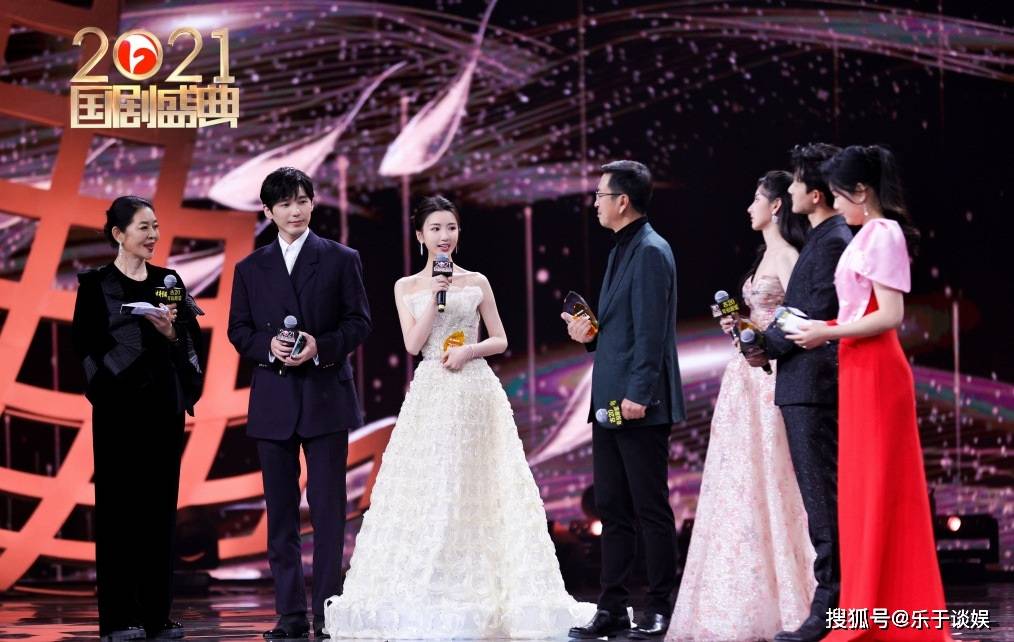 黄尧|多剧组重聚！国剧盛典真是一股清流！张彬彬获年度优秀演员！