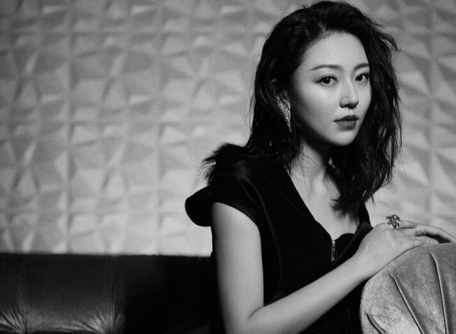 杨幂|同为杨幂旗下艺人，热巴粉丝是她的60倍，今合作孙坚cp感十足!