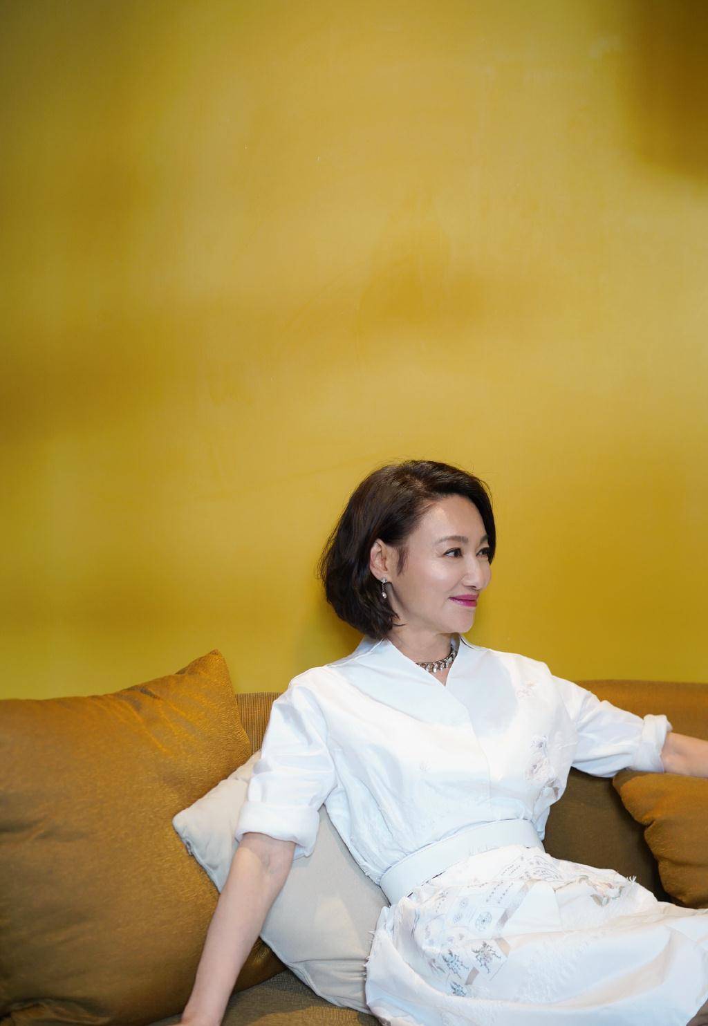 何有强59岁惠英红获得最佳女配角，实至名归，剪了波波头发型之后更加红