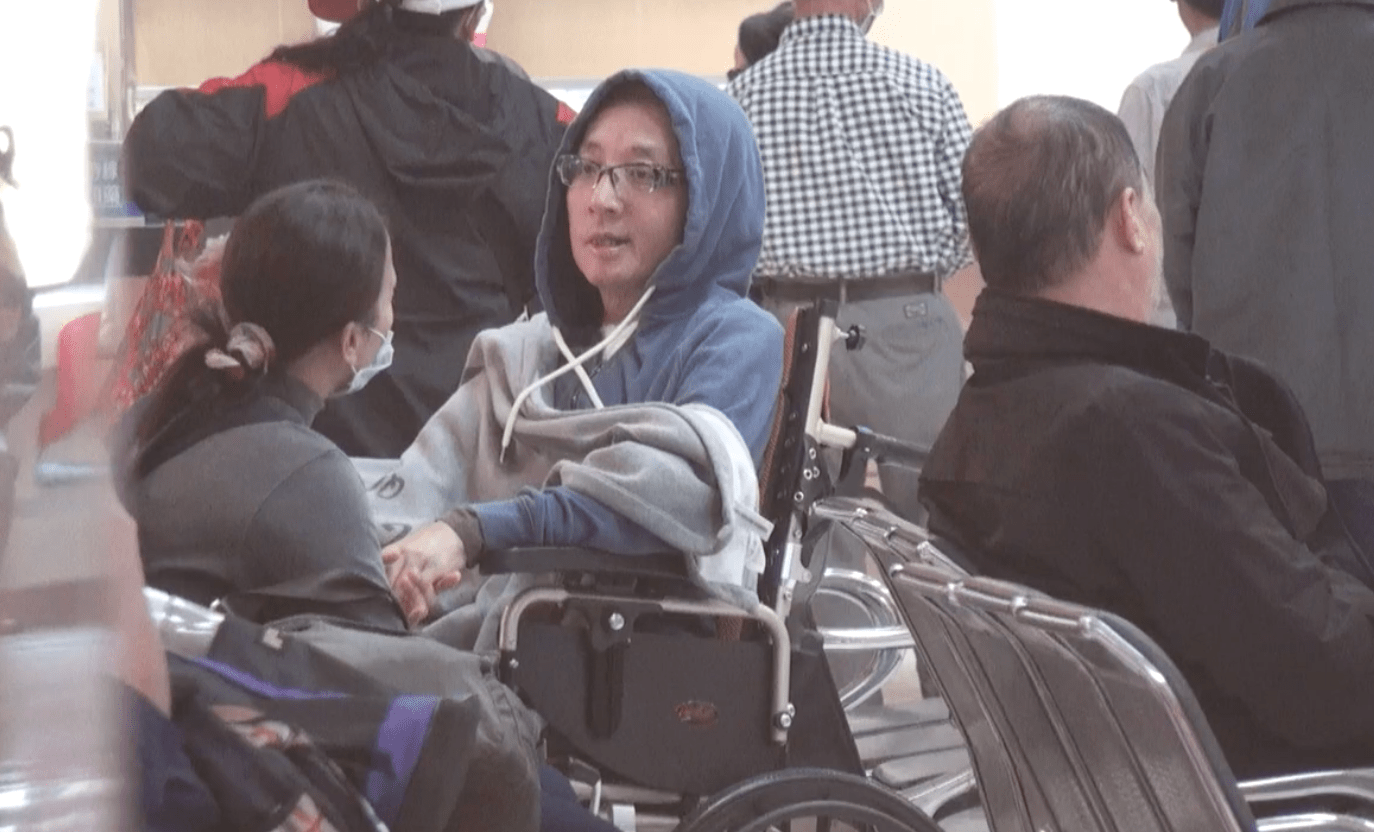 原创53岁袁惟仁长期卧床无法认人已是植物人状态家人不放弃盼奇迹