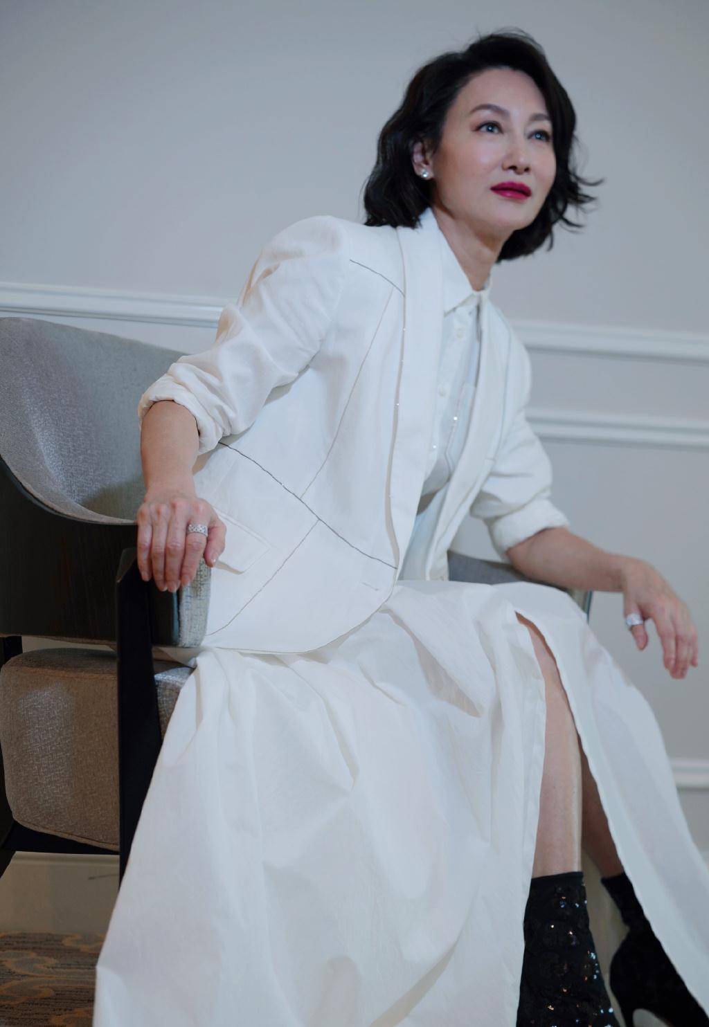 何有强59岁惠英红获得最佳女配角，实至名归，剪了波波头发型之后更加红