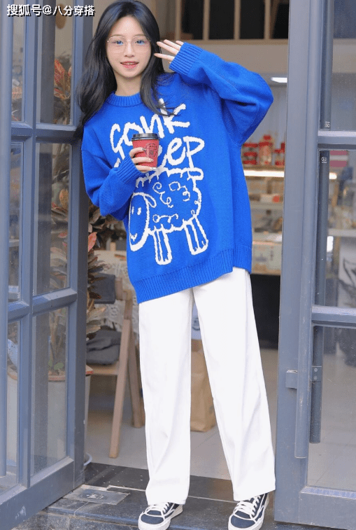 配饰 冬天毛衣怎么穿才洋气？多穿这几种颜色，时髦百搭又温柔