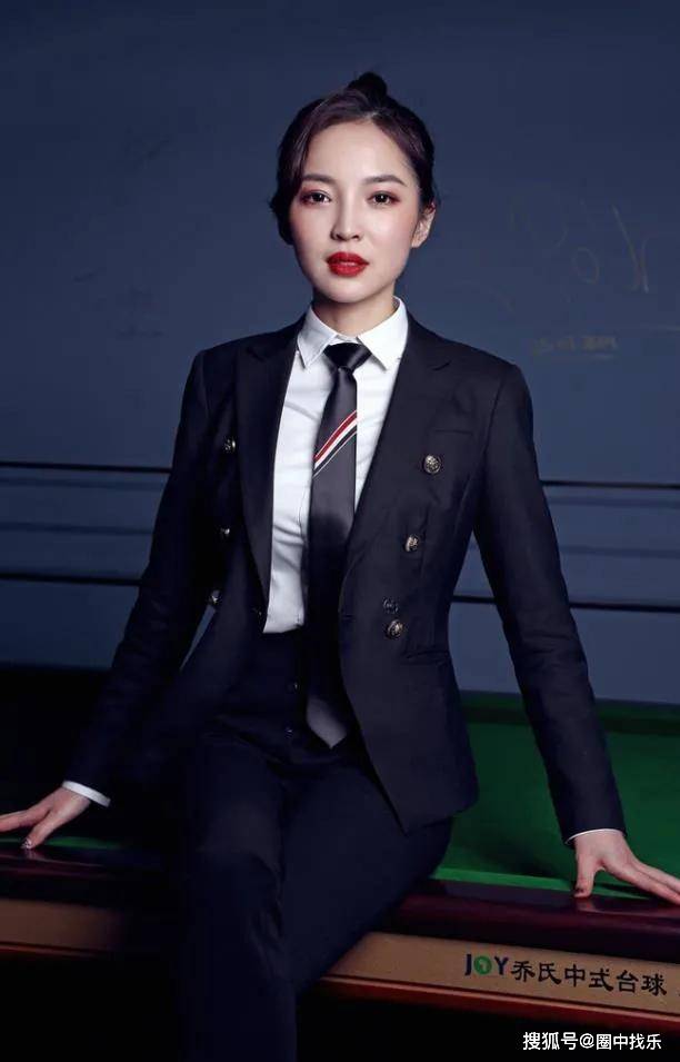 最美台球裁判王钟瑶容貌靓丽身姿婀娜成为赛场上最美风景
