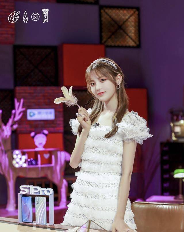 仙女 明明都是泡泡袖, 鞠婧祎杨超越穿成小仙女, 有的人却尴尬显胖?