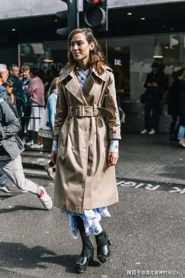 毛衣 冬天穿大衣,内搭很关键,这4种上身率极高,不臃肿还时髦