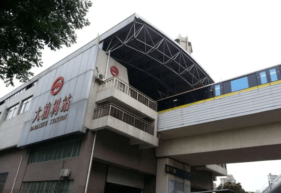 交通配套:地铁站:地铁3号线江湾镇地铁站,地铁3号线大柏树站(750米)