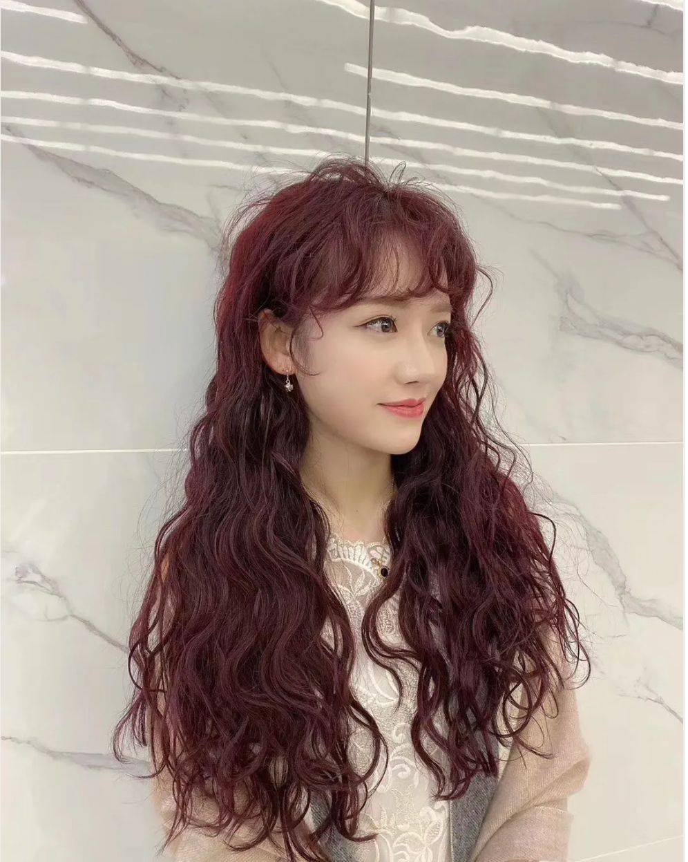 发型春节发型怎么选?都是卷烫发别错过,很洋气