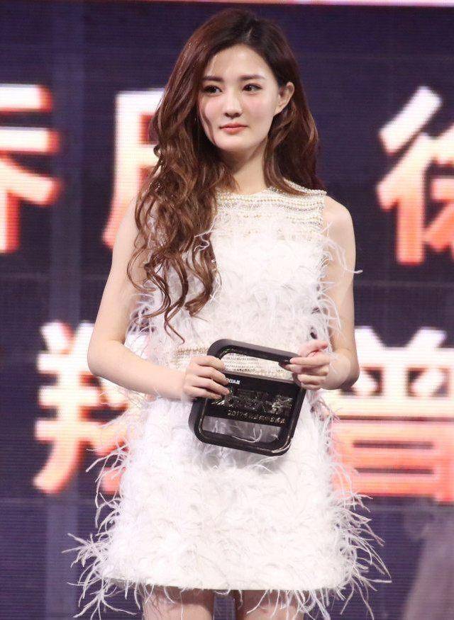 原创徐璐只因剪了波波头短发方脸秒变成瓜子脸这发型美呆了