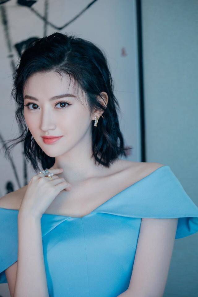 发型景甜只是剪了一款波波头，30岁秒变成18岁少女，看后我也想剪短发