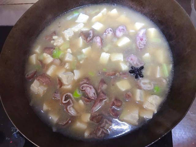 炖豆腐块的家常做法 a7e7058b7f5f4cdc9e724e6d36a9340f.jpeg