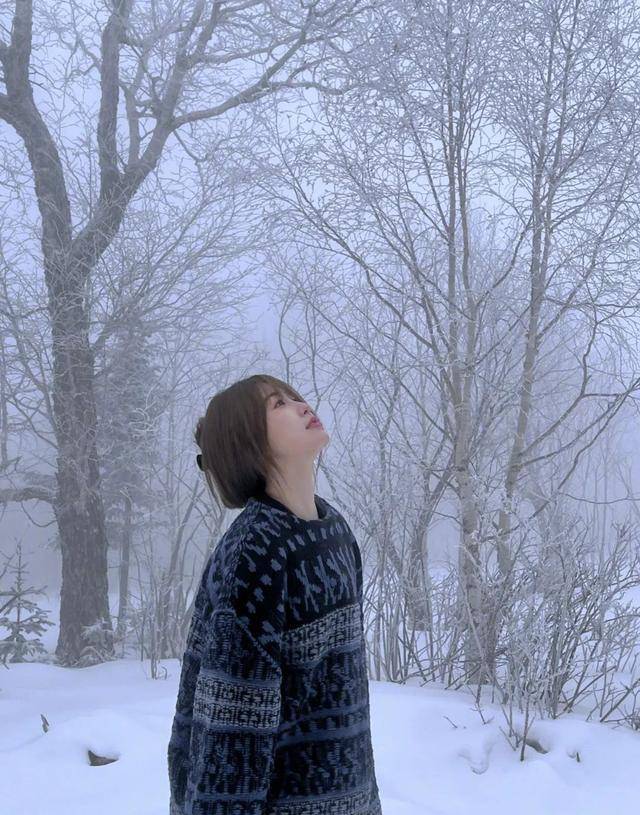 张天虞书欣变身雪地“小精灵”，冬日氛围感又被她拿捏住了