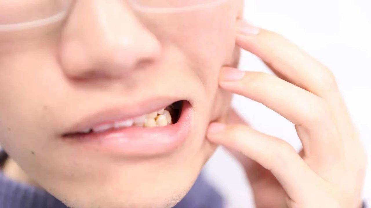 带不合适的假牙竟患上舌癌 一口好牙有多重要 口腔 牙齿 牙冠