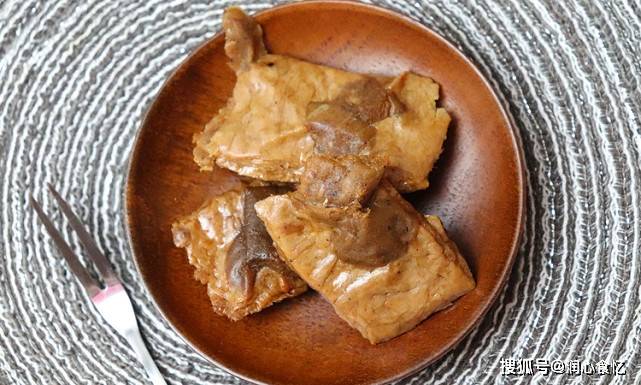 亲朋好友|买年货零食，别老是瓜子花生，这5种零食多囤些，一家老小都爱吃