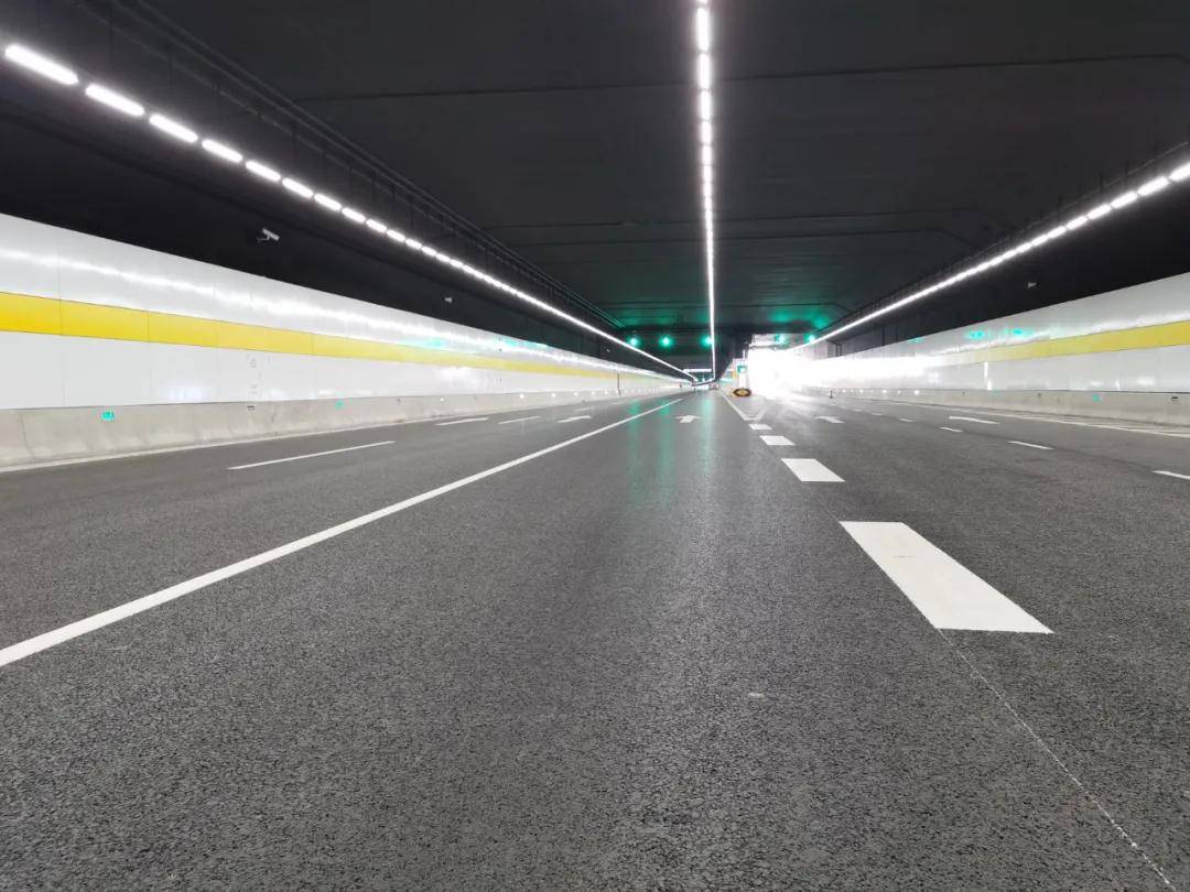 从区域路网来看,春申湖路与现状g312,s228,g524共同构成区域快速路网