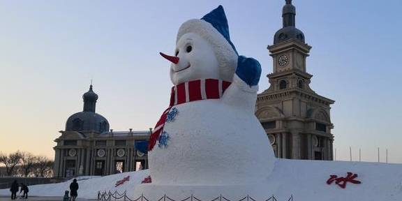 近20米高的大雪人，成哈市冬季的一处新地标，你来看了吗