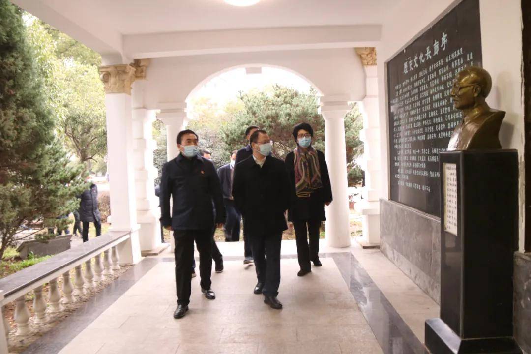 市政府秘书长陈爱喜,市教育局党组书记,局长,二级巡视员胡祖国,市财政