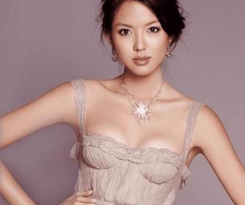 她被称为 第一美女 颜值不输李嘉欣 如今嫁给圈外人生活幸福 张梓琳 选择了 因为