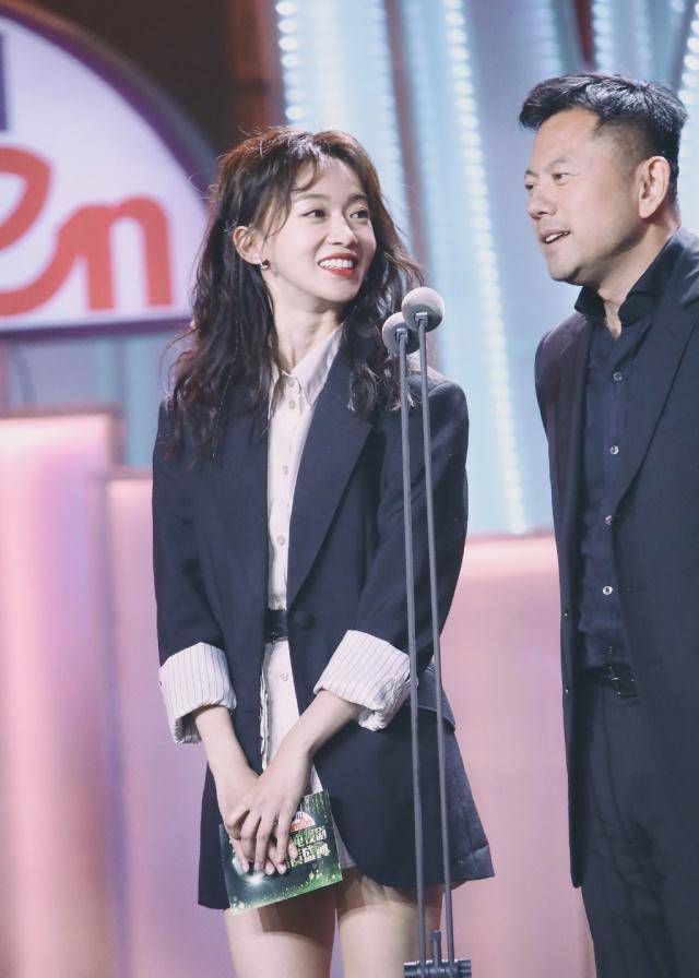 黑色 29岁吴谨言变身“时尚达人”，个性穿搭美出新高度，赶紧学起来吧