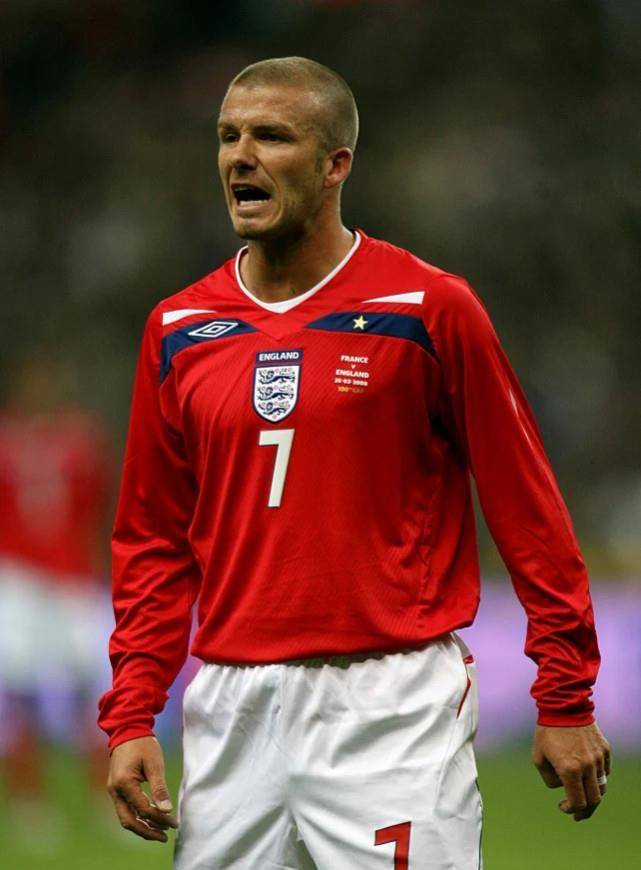 贝克汉姆家乘豪华游艇度假,贝嫂体态真年轻,10岁小七身影秀丽_小贝_一