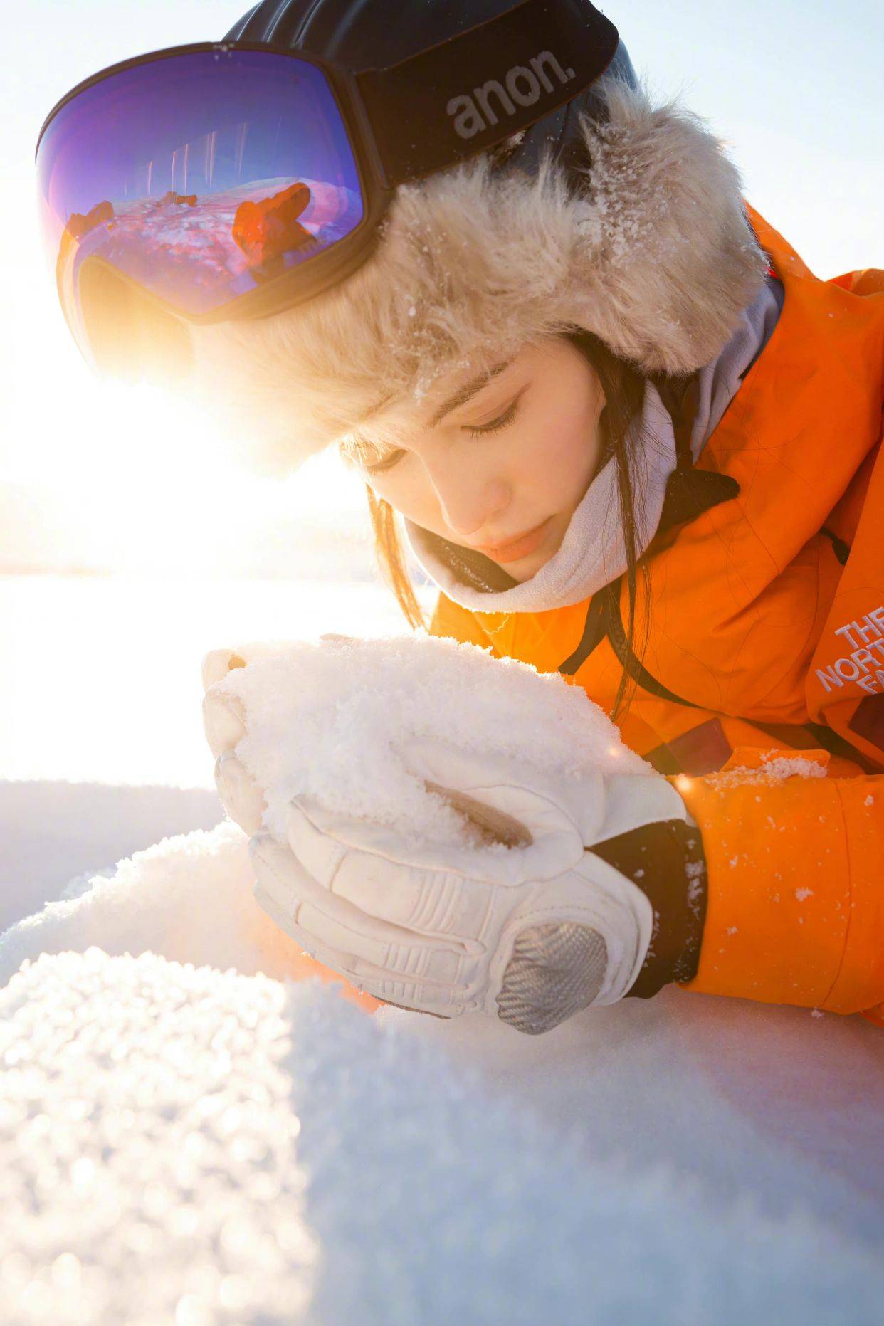 设计 何穗不愧是超模，1米78硬把滑雪服穿出时髦感，一双长腿太抢眼了