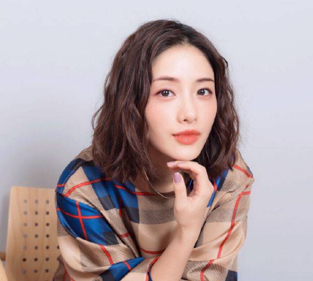 女神宅男女神石原里美，五官没有一个突出，组合在一起却堪称完美