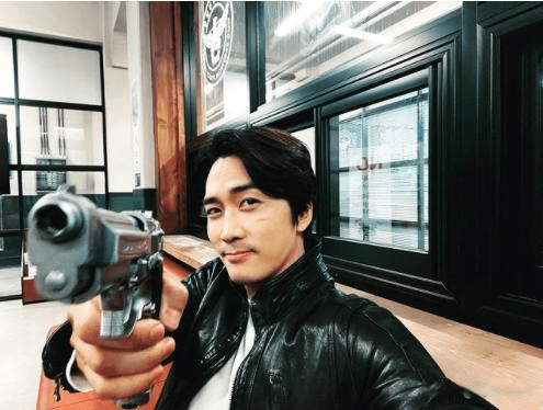 何是|2022韩剧推荐，男神们回来了！李敏镐等男神回归，23部韩剧推荐