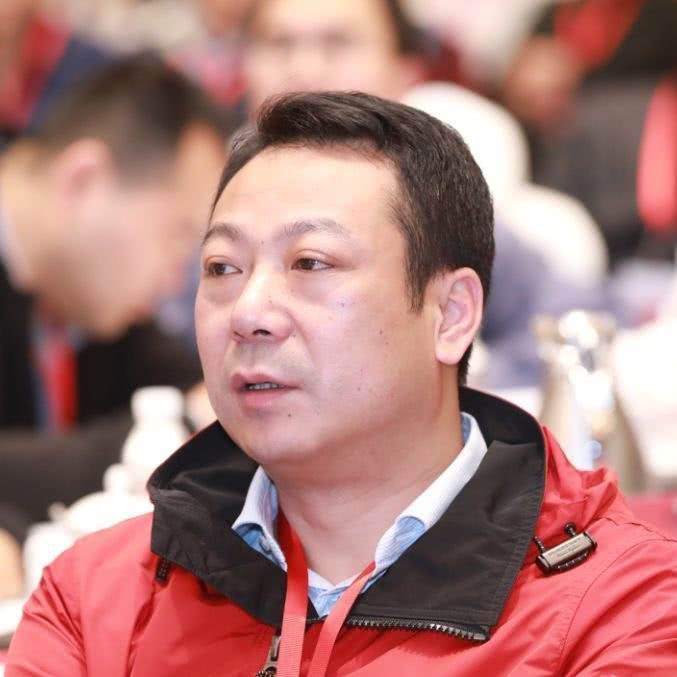 套房|湖北男人，放弃30万年薪、卖掉广东两套房，创业卖零食年售70亿