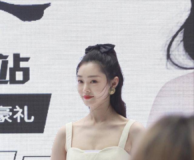 宋轶这3位女明星，应该是很用力在变美吧