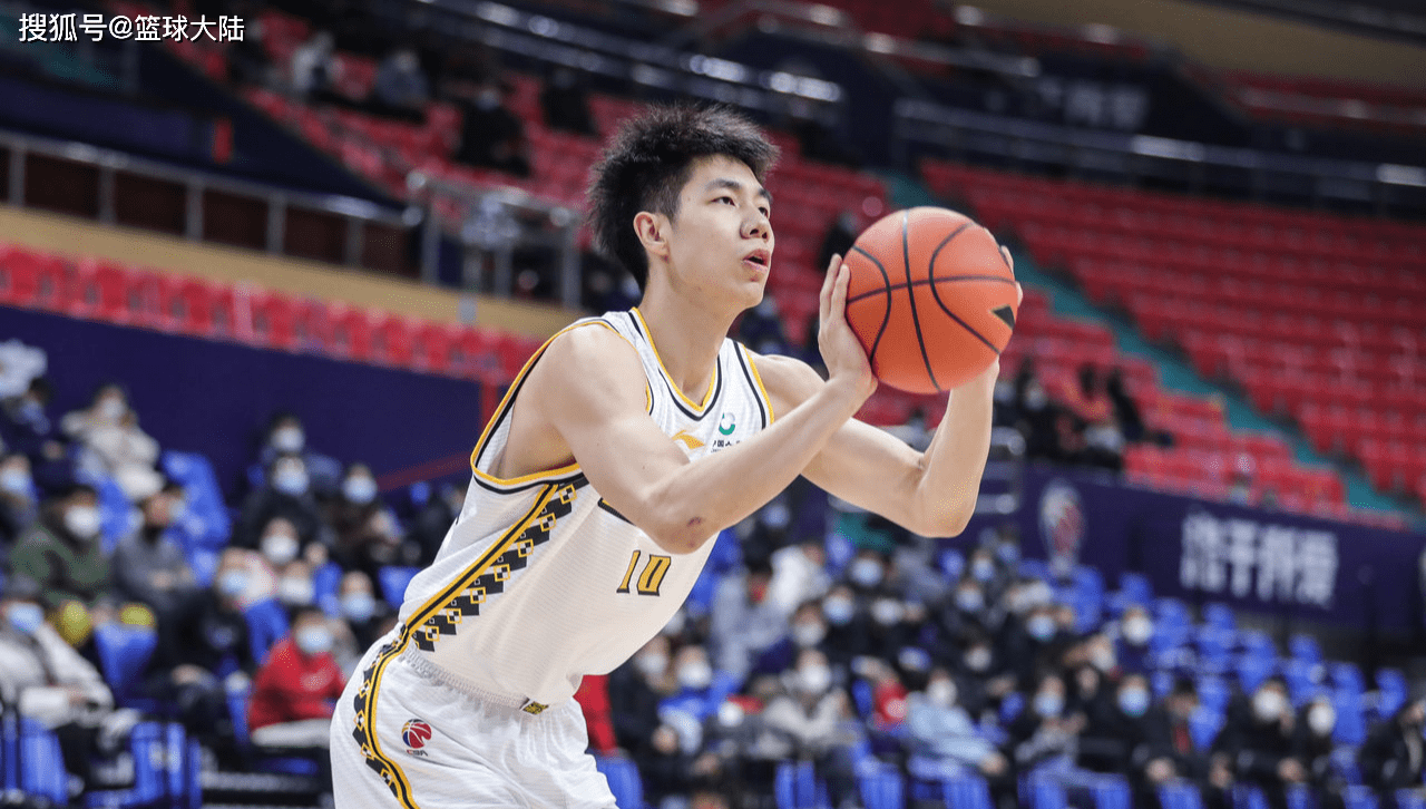 22岁小将横空出世,中国男篮前锋有救了_朱俊龙_本赛季_广厦