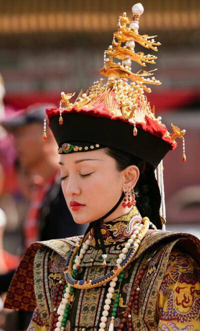 发型古装剧和现代剧妆容一样的女明星们，你们能走点心吗？