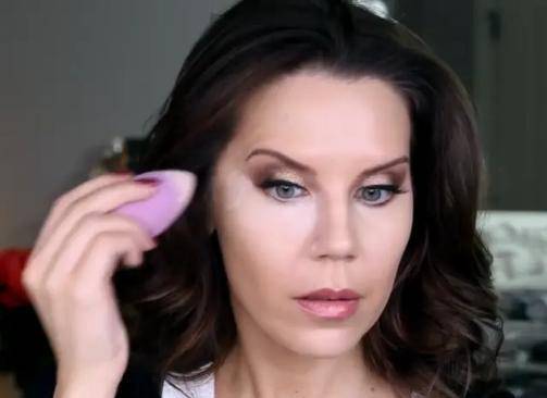 成膜定妆只能用散粉吗?不一定,选对定妆方法,妆面持久又干净