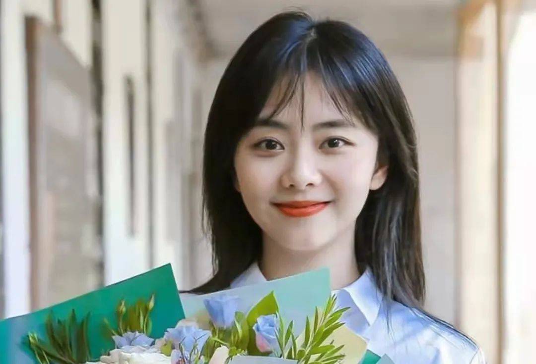 鼻翼谁说鼻子高才出美人？这10位小鼻子、塌鼻子女星，个个精致可爱